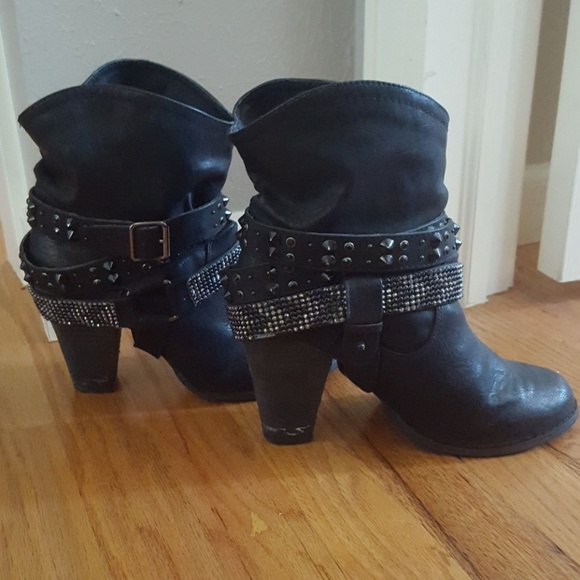 Black Boots - Picture 2 of 4