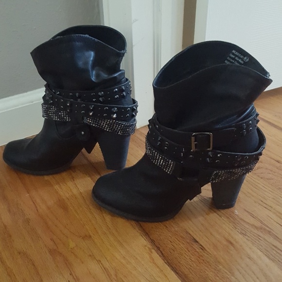 Black Boots - Picture 3 of 4