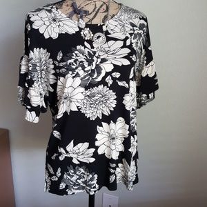 Agnes and Dora Frill Sleeve Top L