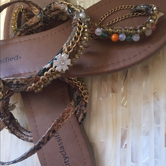 Woman’s Sandals - Picture 2 of 3