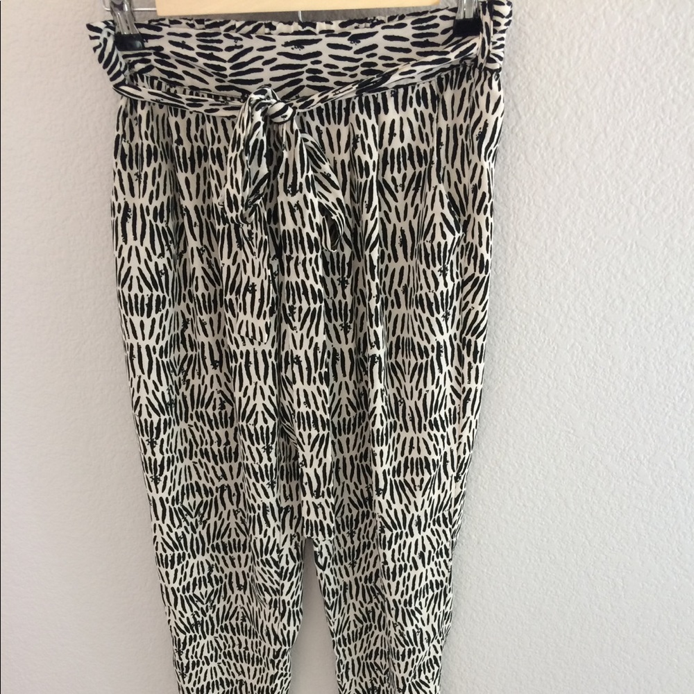 Pants size xs-s. Very stylish :)