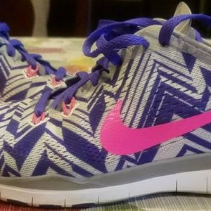 Nike free girls purple and pink size 5