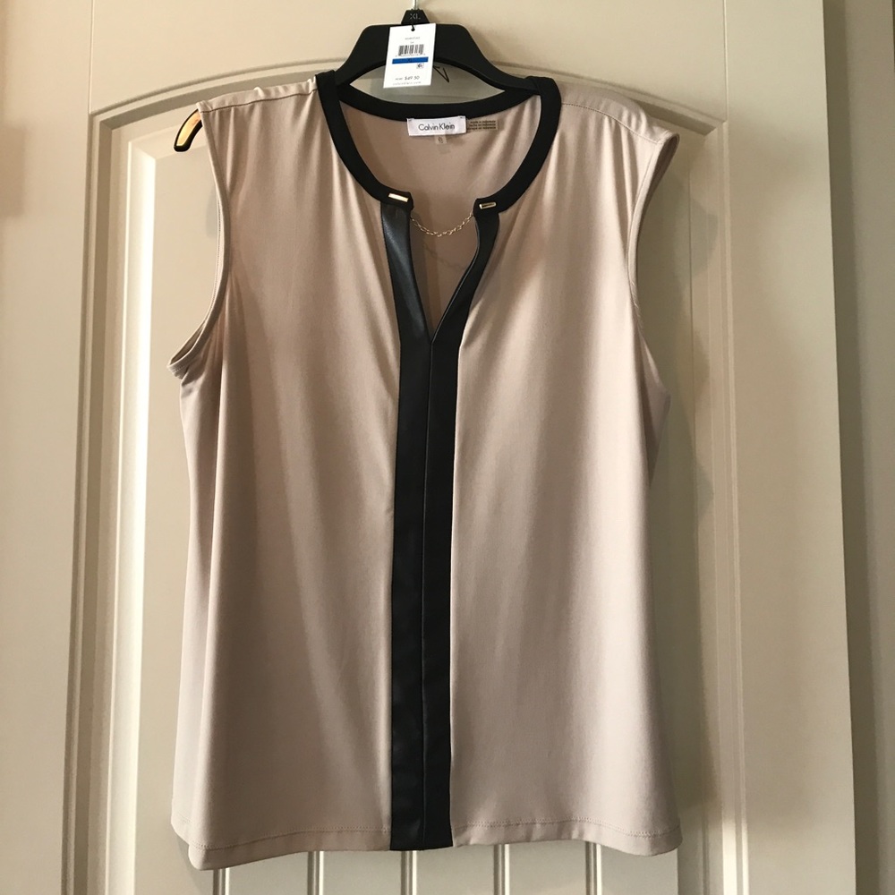 Calvin Klein Contrast Trim Chain-Neck Top