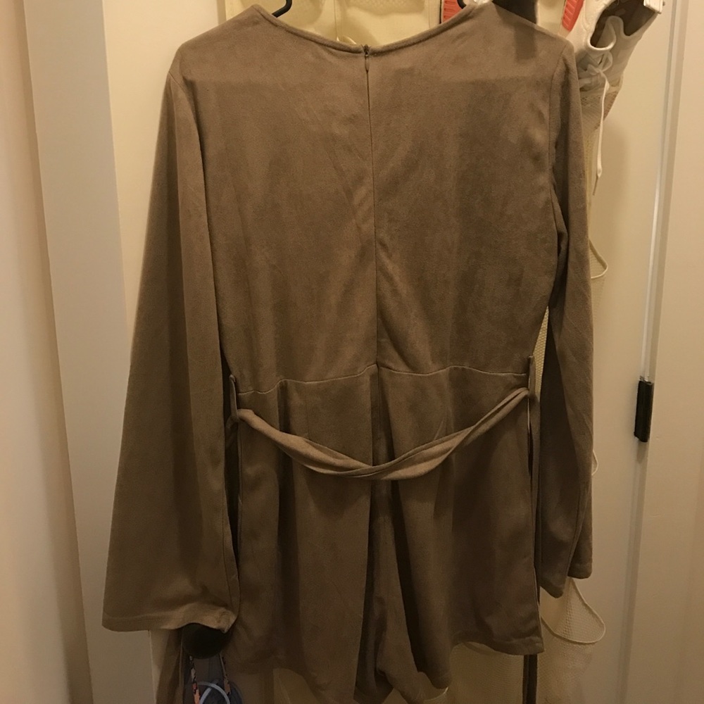 Gray suede romper size large. Never been worn - Picture 2 of 2