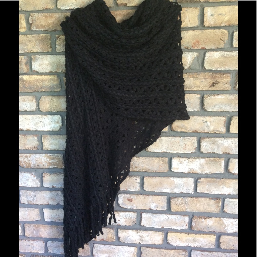 IM KEEPING IT 😍 -Steven Madden Scarf / Wrap - Picture 3 of 7