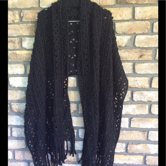 IM KEEPING IT 😍 -Steven Madden Scarf / Wrap - Picture 4 of 7