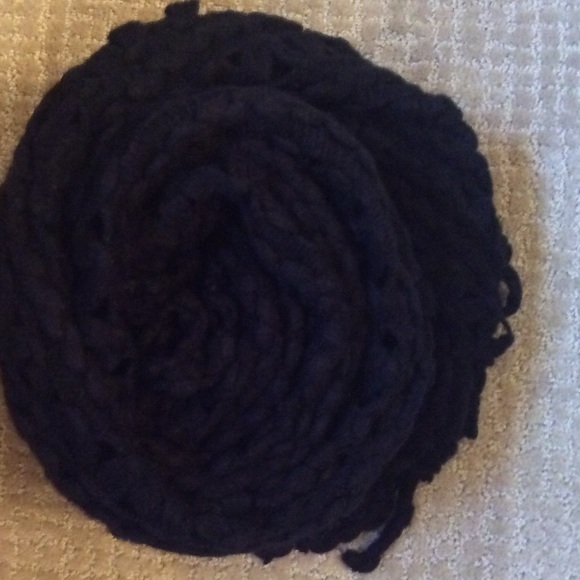 IM KEEPING IT 😍 -Steven Madden Scarf / Wrap - Picture 7 of 7