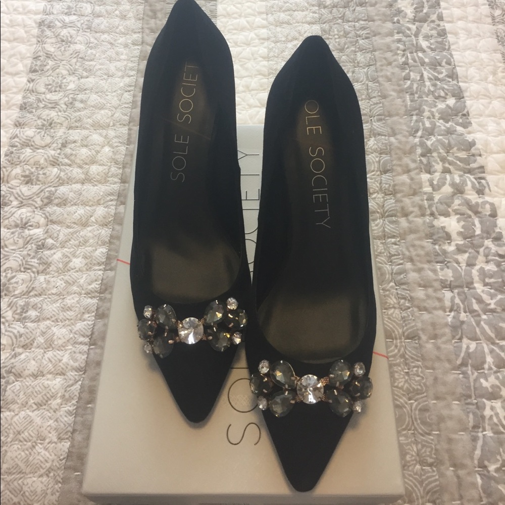 Sole Society black suede pump
