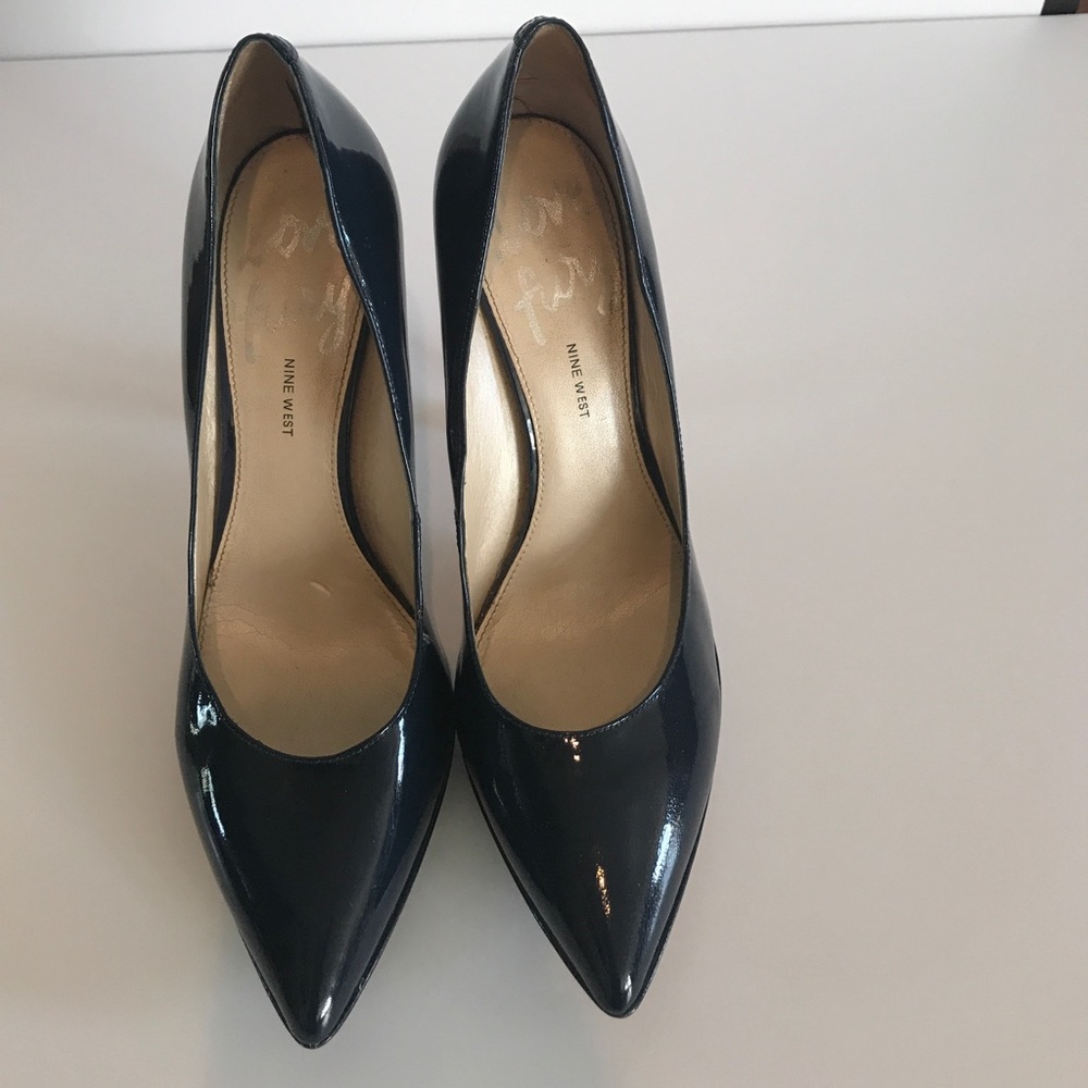 Navy blue patent pump