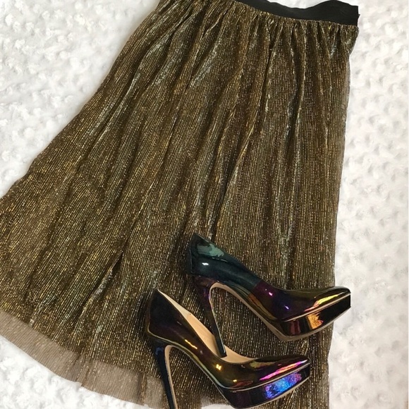 METALLIC GOLD PLEATED SKIRT - Picture 2 of 7