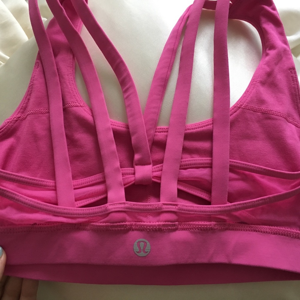 SUPER CUTE LULULEAMON SPORTS BRA