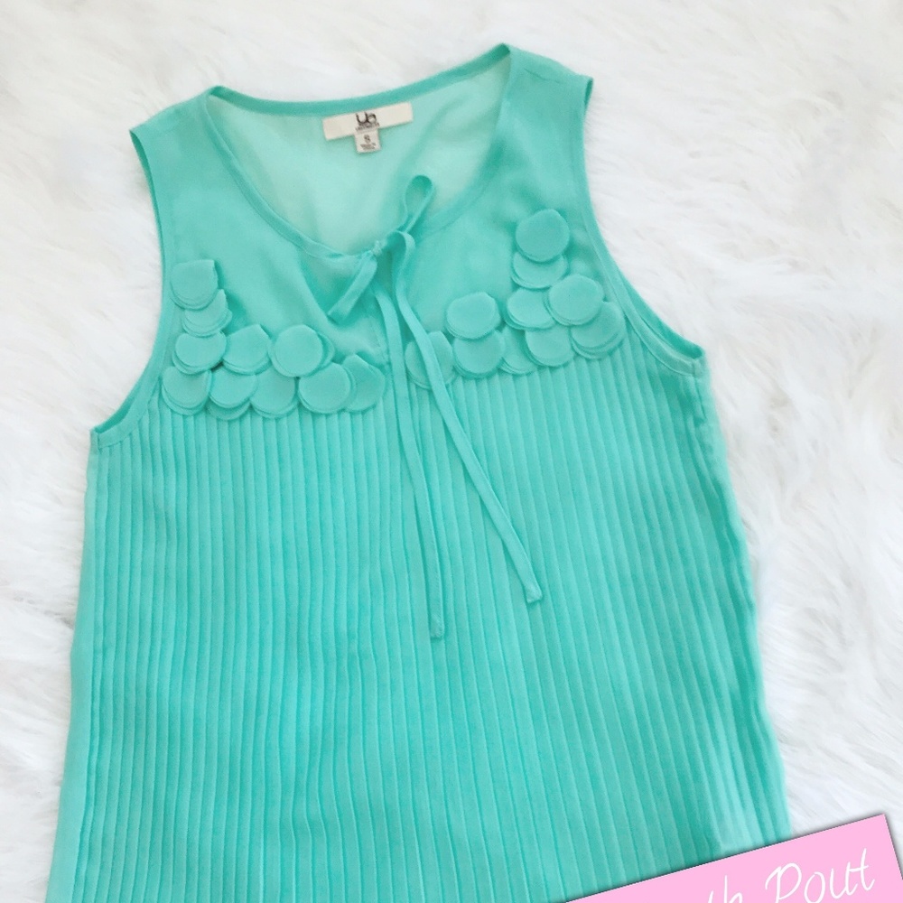 Deep South Pout, Pleated Top