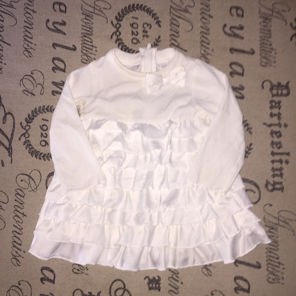 WHITE RUFFLED TOP