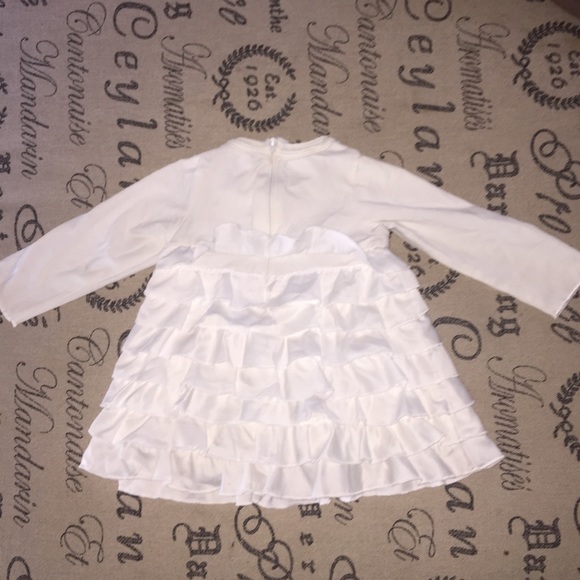 WHITE RUFFLED TOP - Picture 2 of 3