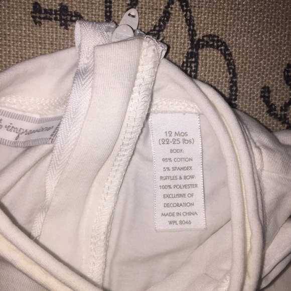 WHITE RUFFLED TOP - Picture 3 of 3