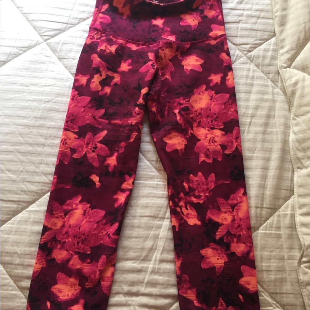 Active GoDry crop pink floral Workout pants