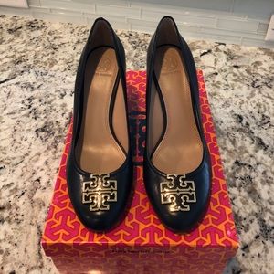 Tory Burch Navy & Gold Melinda Closed Toe Wedge