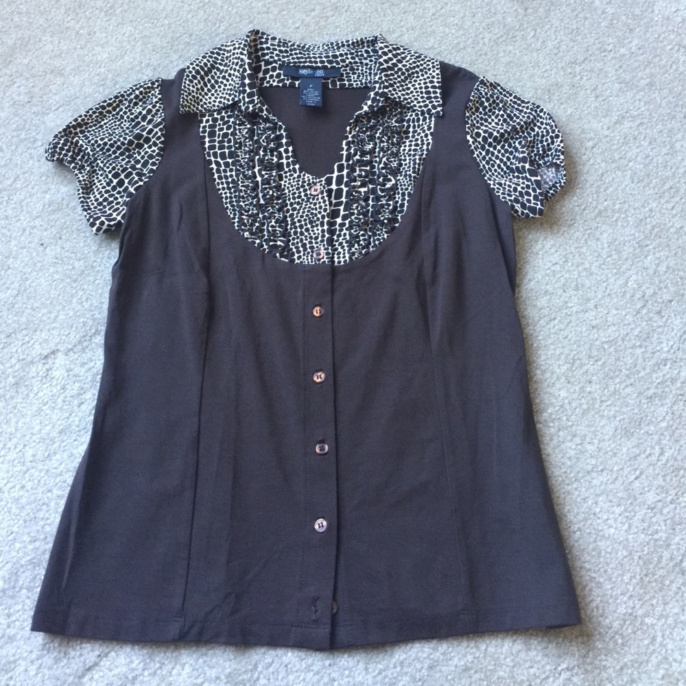 Style and co. Never Worn !! NWOT cute brown top.