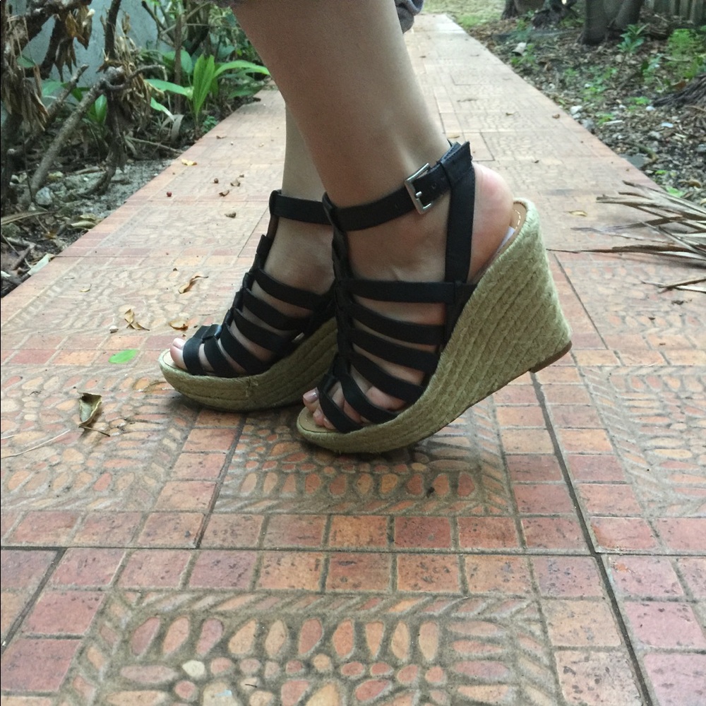 ‼️New Marc Fisher MF BONITO wedges‼️