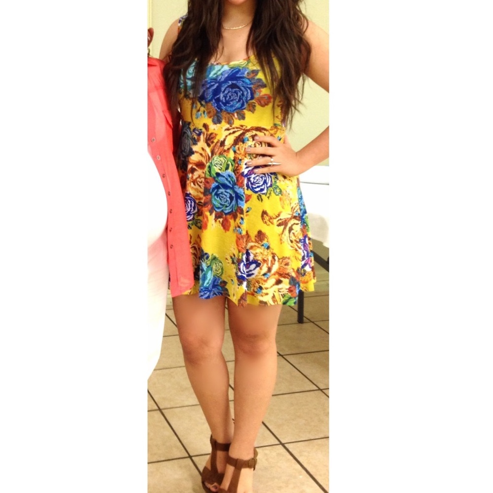 Beautiful yellow floral dress 🌼
