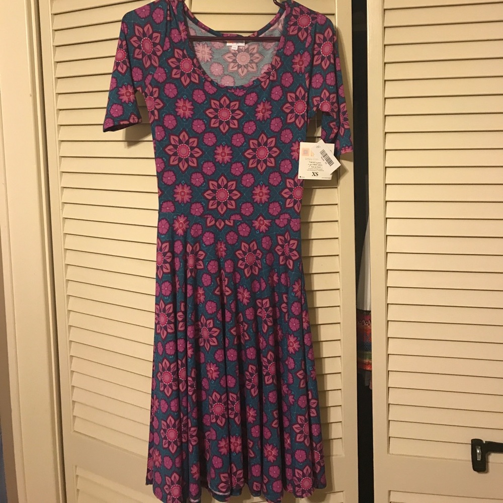 NWT Lularoe Nicole Dress Cute Pattern XS!!!