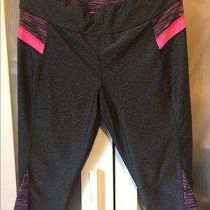 Gray fitted workout capris!