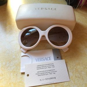 Beautiful barely worn Versace sunglasses!
