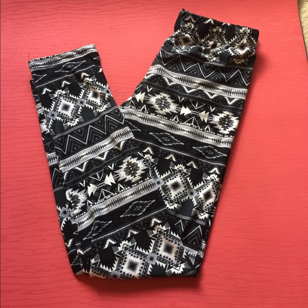 Black & White Tribal Leggings
