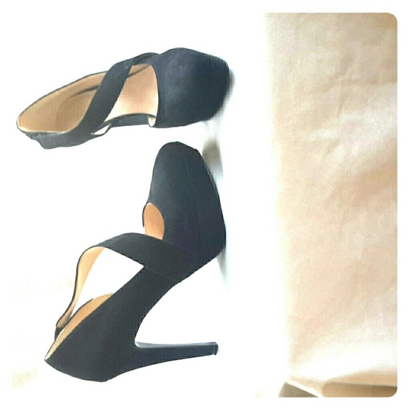 Nine West Black Suede Pumps - Picture 1 of 1