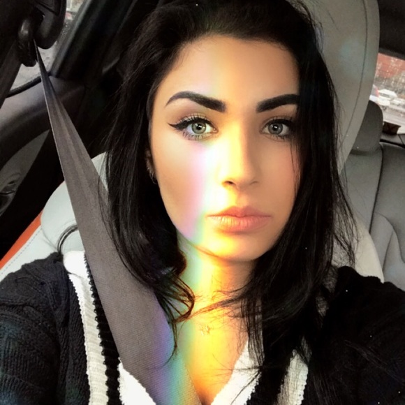 Meet your Posh Ambassador & Trusted Seller, Morgan - Picture 7 of 7