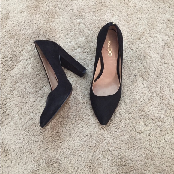 Black pointy toe heels - Picture 2 of 3