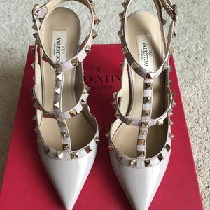Valentino Rockstud pumps