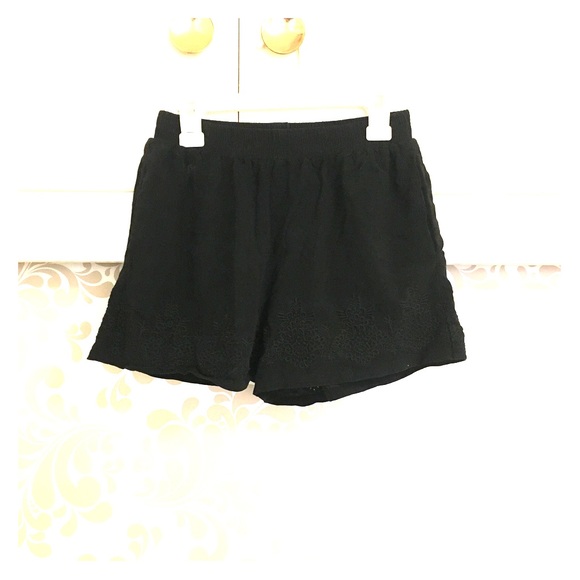 Forever 21 Black Shorts with patterns - Picture 1 of 2