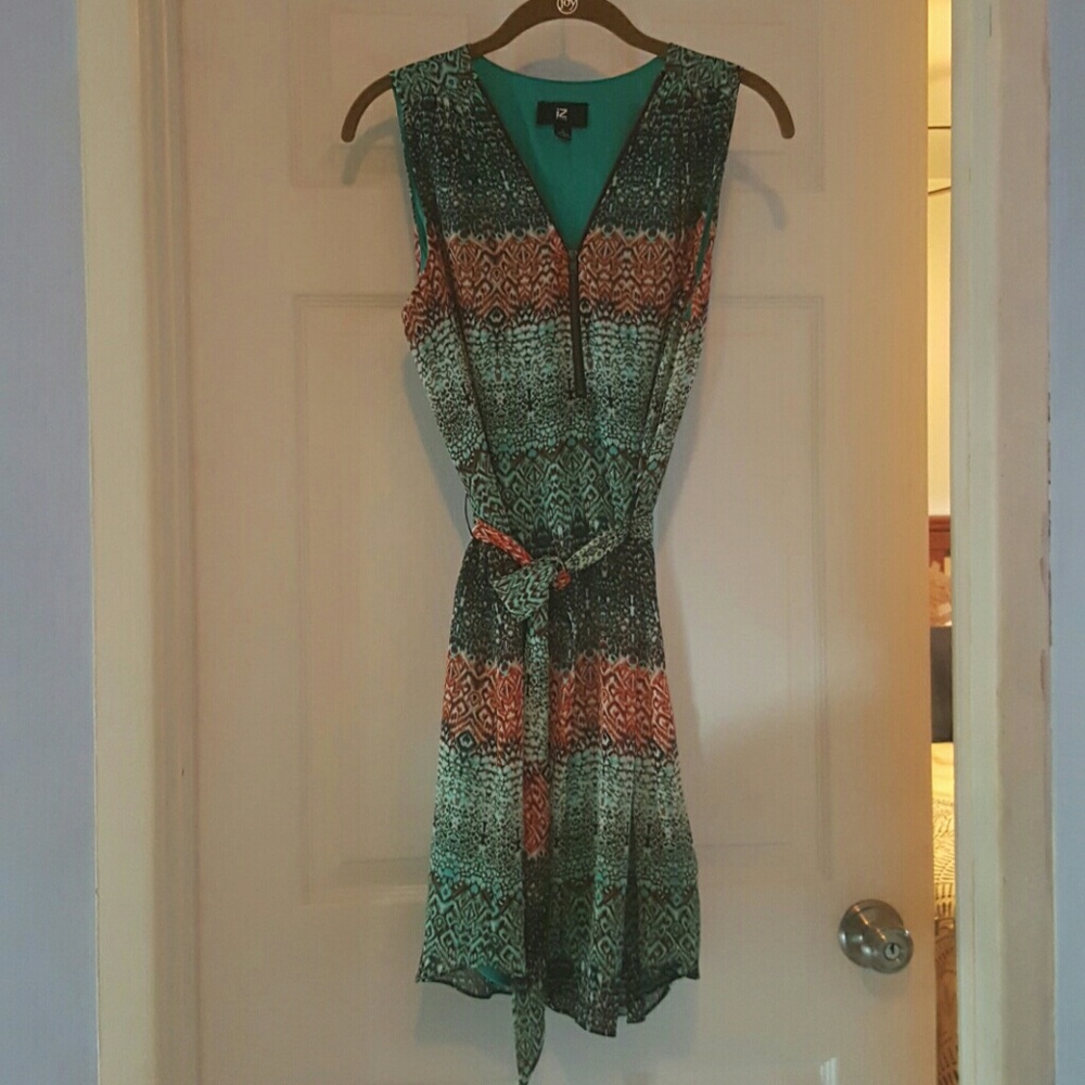 Dress - Picture 2 of 4