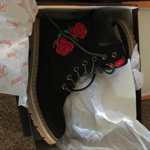 ROSE EMBROIDERED TIMBER BOOT WOMEN NEW IN BOX