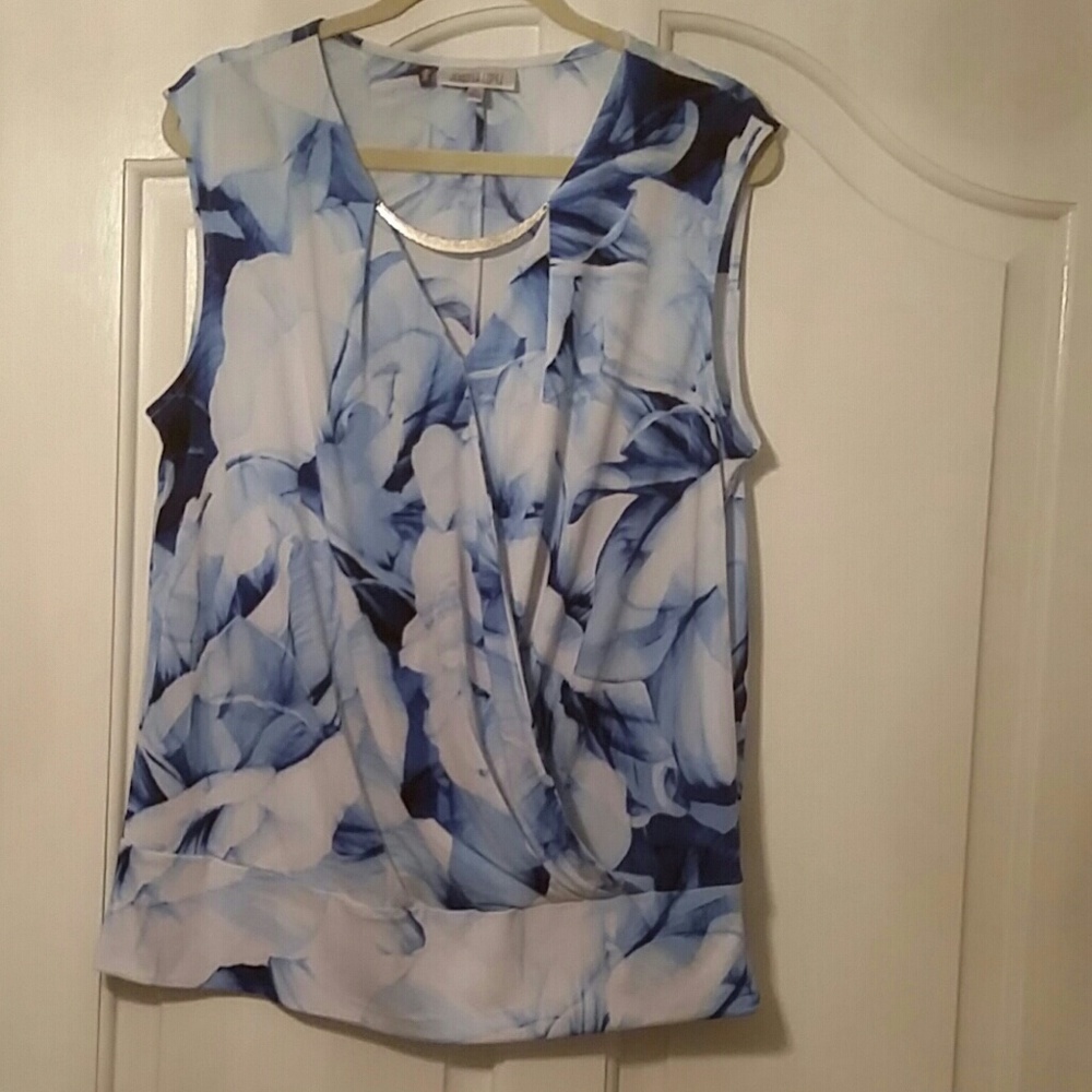 Jennifer Lopez sleeveless top.new