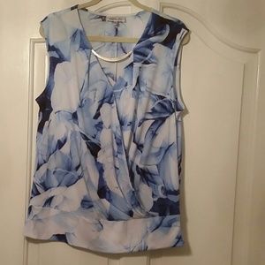Jennifer Lopez sleeveless top.new