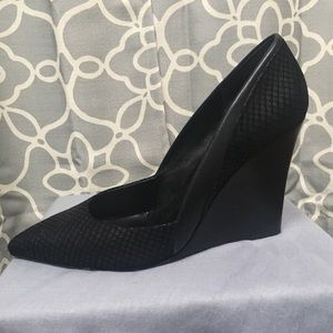 Steven by Steven Madden black leather pumps