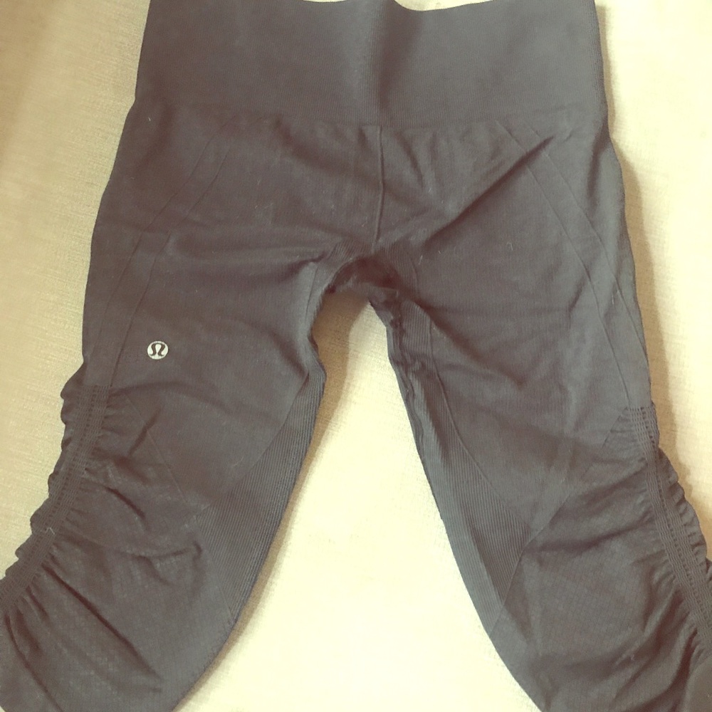 Flow crops- Lululemon
