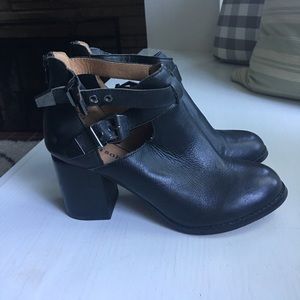 Zigi soho Rosemary zipper buckle Booties