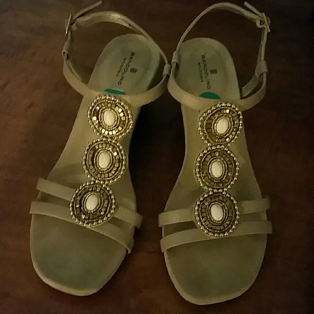 Chic Bandolino sandals size 8