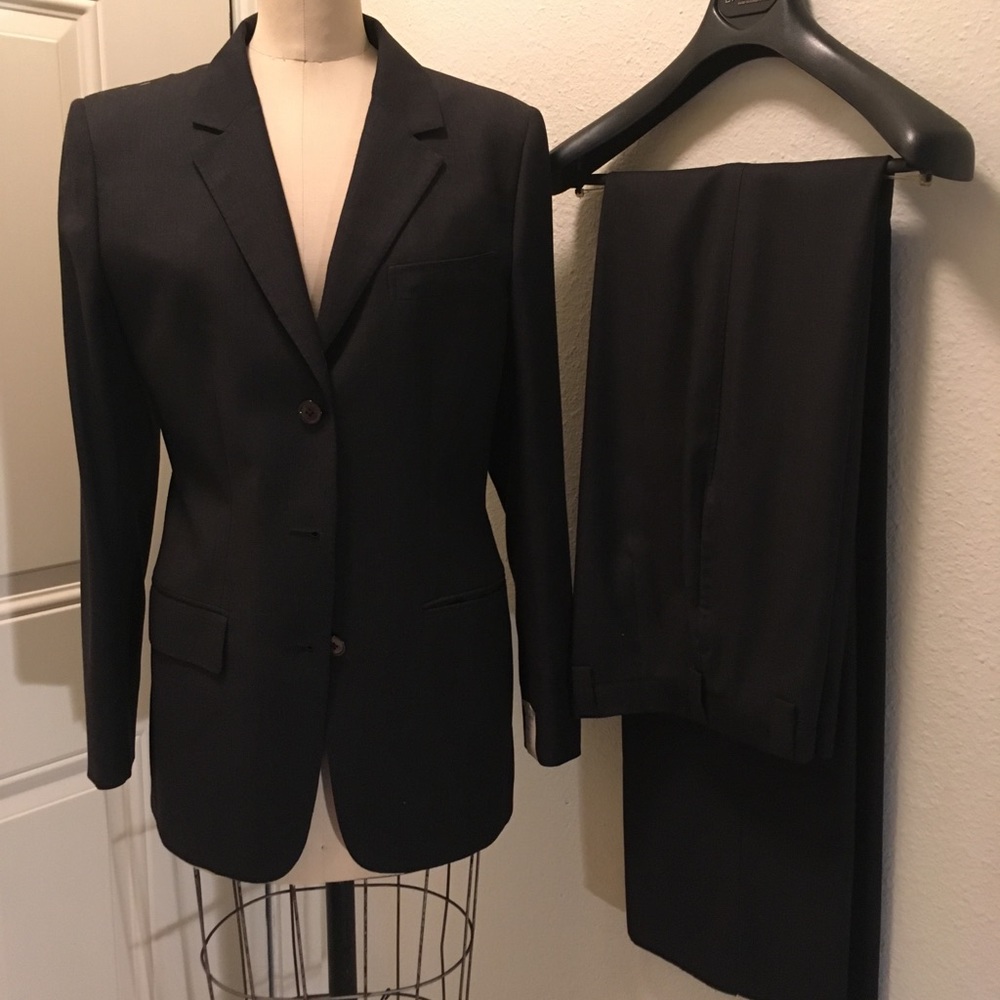 d’Avenza Ladies Charcoal Grey Suit Size 42
