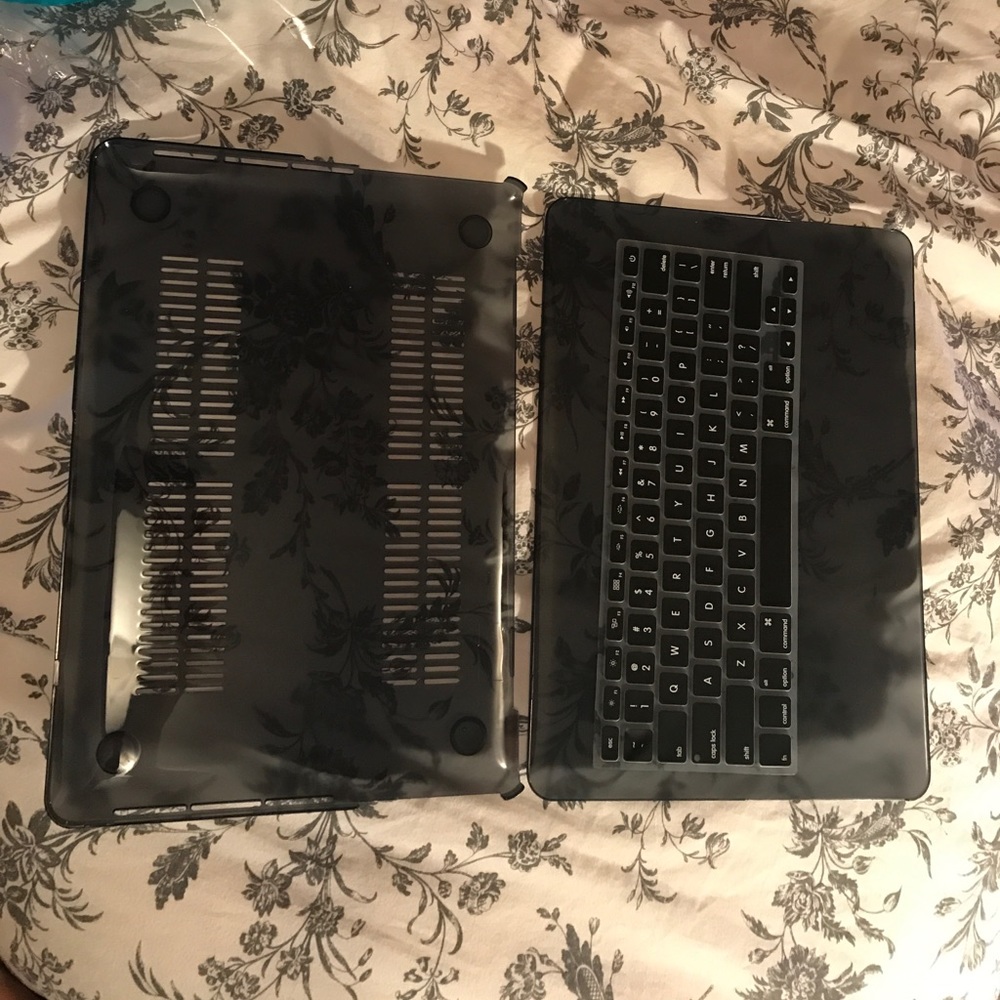 MAC BOOK PRO HARD PLASTIC CASE
