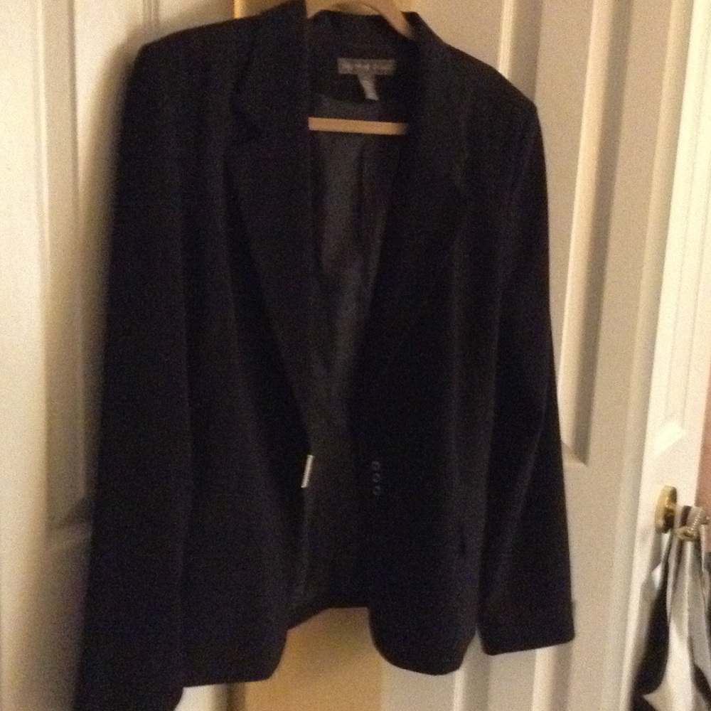 Josephine Chaus black blazer