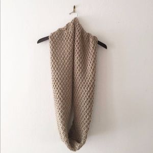 AnnTaylor beige möbius scarf