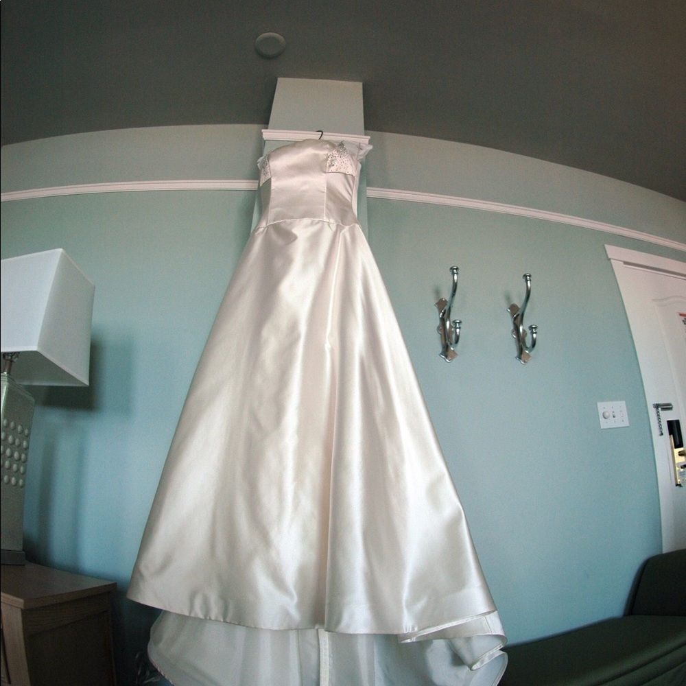Edgardo Bonilla designer wedding gown