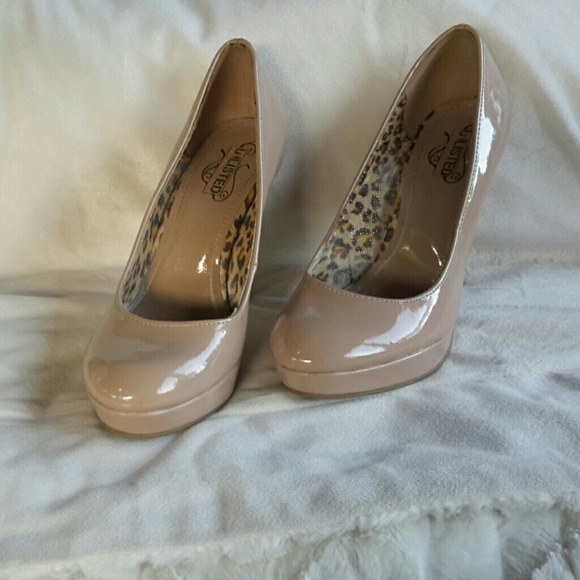 Unlisted by Kenneth Cole - Picture 1 of 2