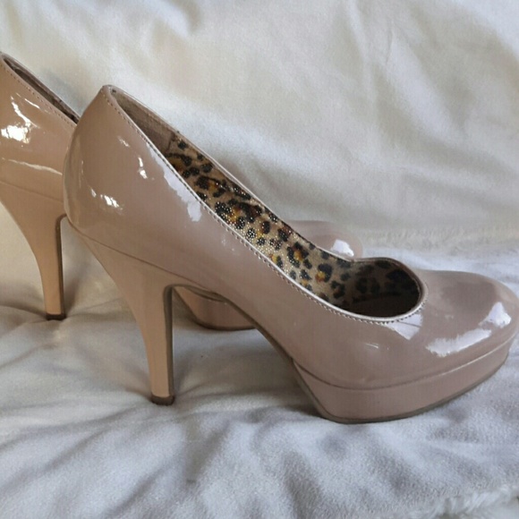 Unlisted by Kenneth Cole - Picture 2 of 2