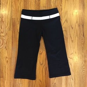 Lululemon Groove Reversible Crop black/white/pink
