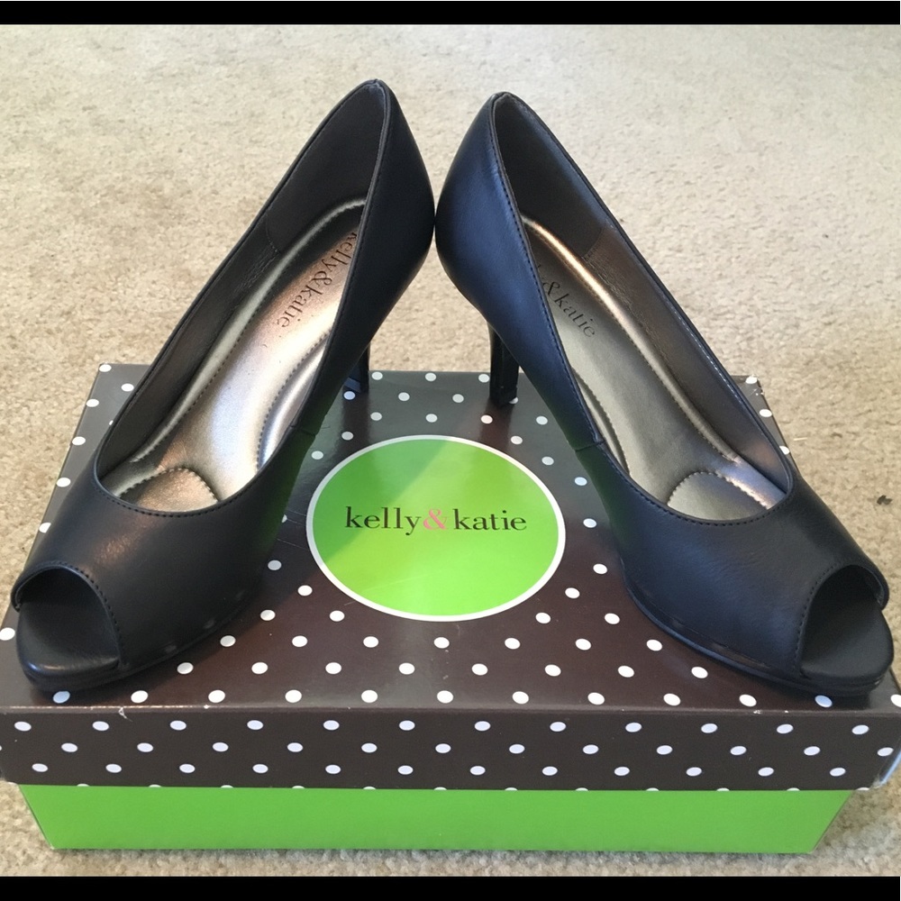 Kelly & Katie new in box peep toe heels